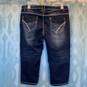 Deja Blue size 11 capris, waist 16 inches one side